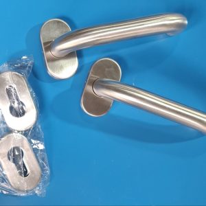 دستگیره استیل با سطخ مقطع بیزی شکل